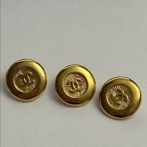 CHANEL  vintage gold  buttons set of 3 cc logo